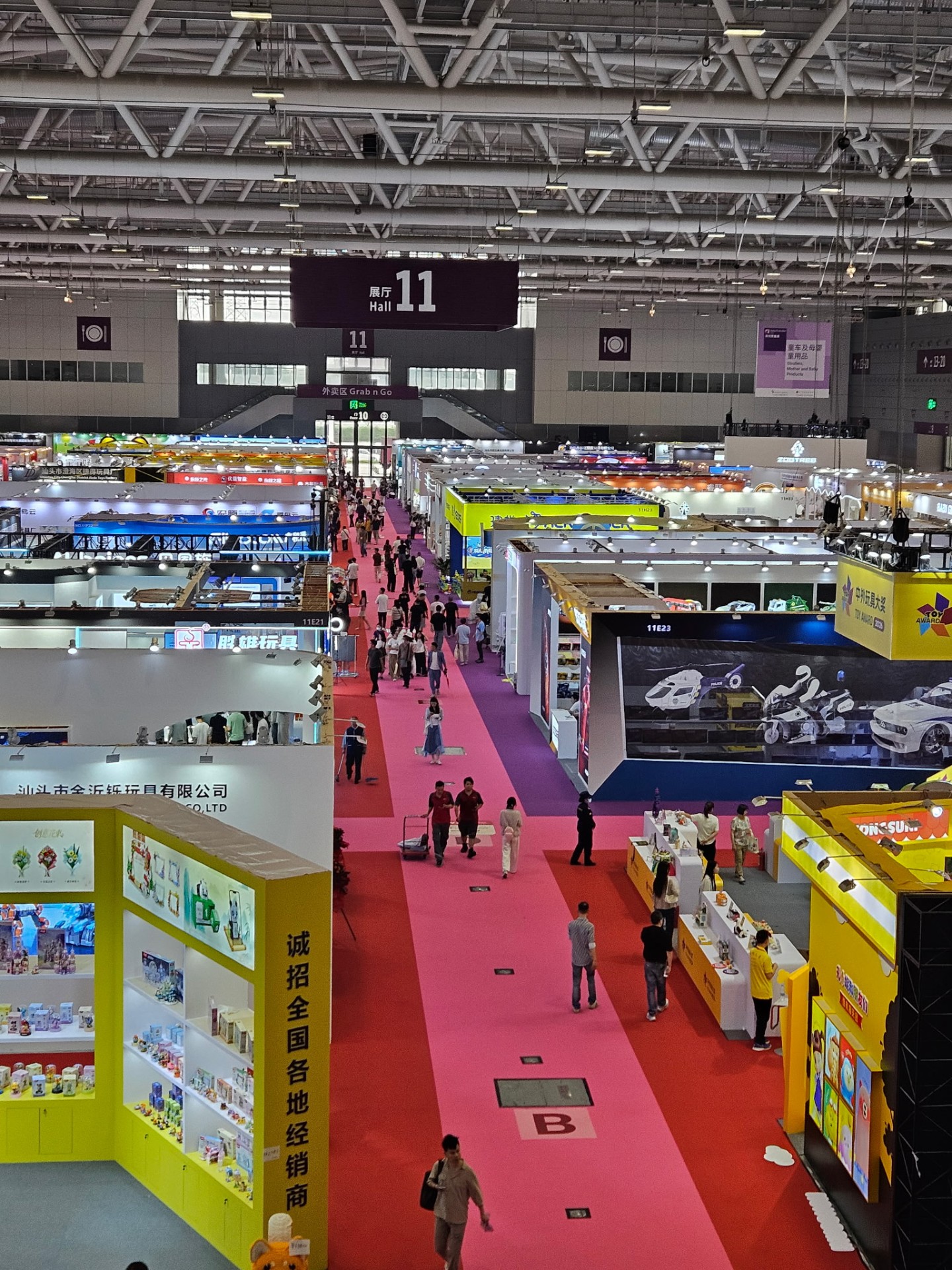 Canton Fair Hall 11 main aisle, toys and home goods sourcing