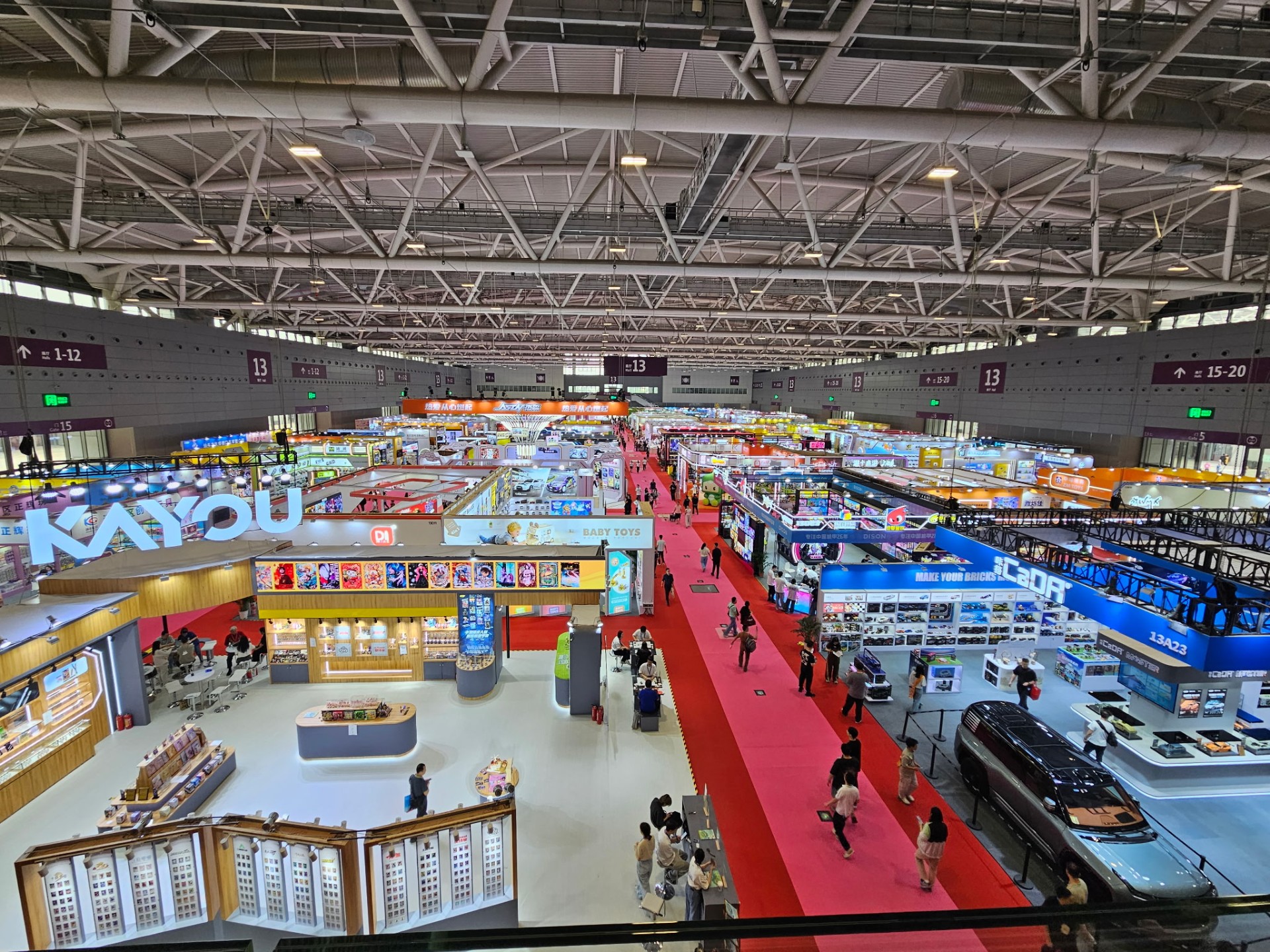 Canton Fair Hall 13 show floor — sourcing walk